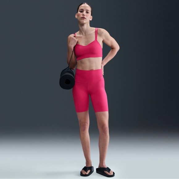 Nike Pants - NWT Nike Women's Zenvy Gentle-Support High-Waisted 8" Bike Shorts. Size Medium.